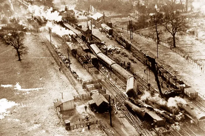 Framed Print : Potters Bar railway accident - 10th February 1946 Framed Print : Potters Bar railway accident - 10th February 1946
