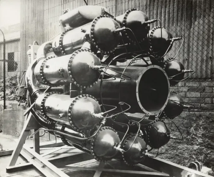 Framed Print : Power Jet W-1 Engine on a Jig Framed Print : Power Jet W-1 Engine on a Jig