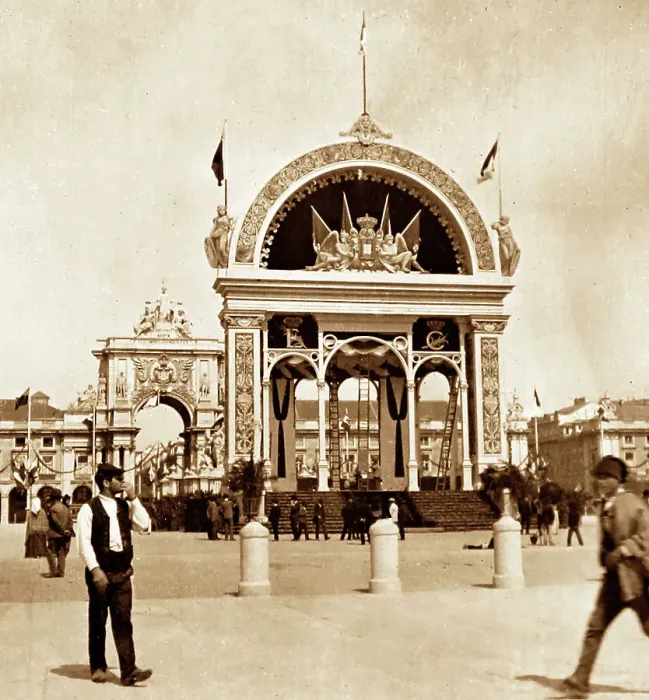 Framed Print : Praca di Commercio, Lisbon, Portugal, early 1900s Framed Print : Praca di Commercio, Lisbon, Portugal, early 1900s