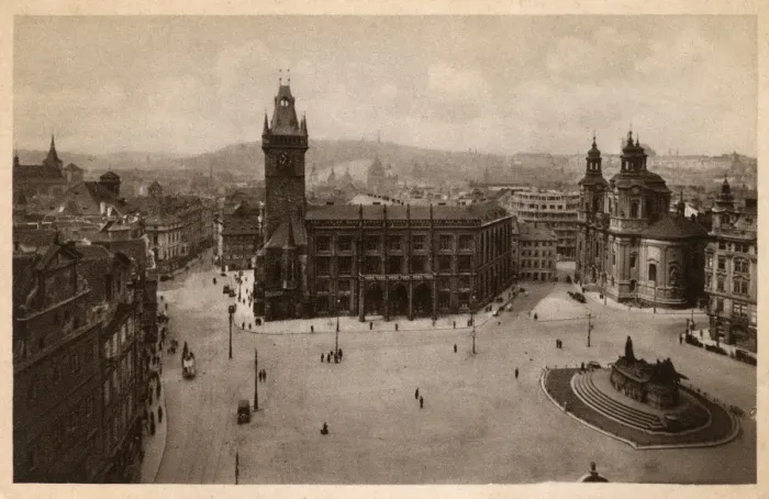Framed Print : Prague, Town Hall and Statue of Jean Hus Framed Print : Prague, Town Hall and Statue of Jean Hus