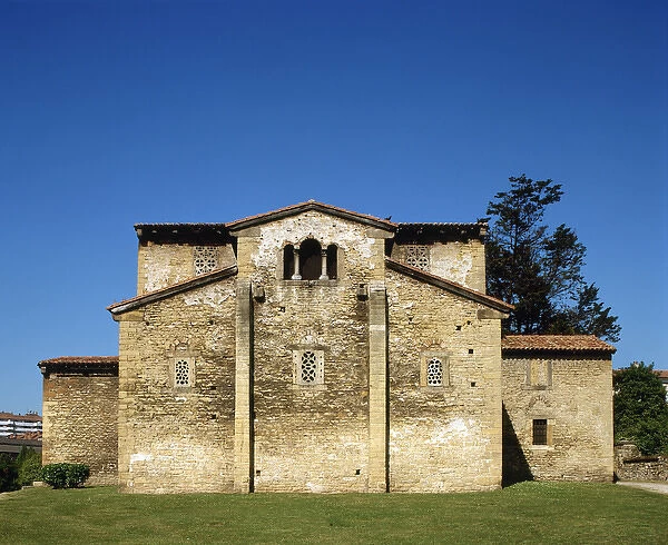 Pre-Romanesque art. Church of San Julia?n de los Prados or S