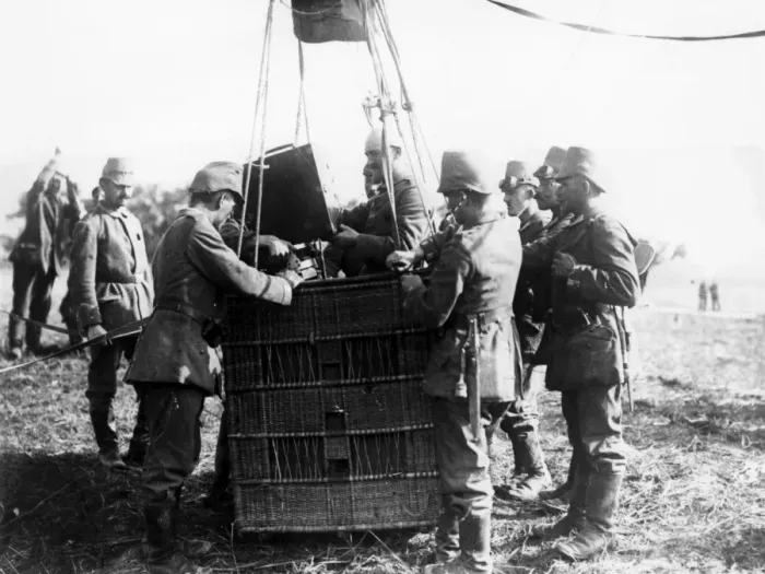 Framed Print : Preparing for ascent in balloon, Western Front, WW1 Framed Print : Preparing for ascent in balloon, Western Front, WW1