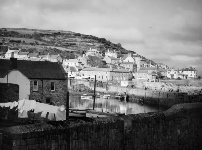 Framed Print : The pretty harbour at Mousehole, Cornwall, England. Once called Porth Enyn Framed Print : The pretty harbour at Mousehole, Cornwall, England. Once called Porth Enyn