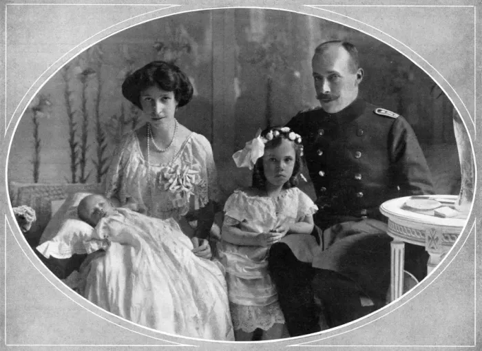 Framed Print : Prince Wilhelm (William) of Wied and family Framed Print : Prince Wilhelm (William) of Wied and family