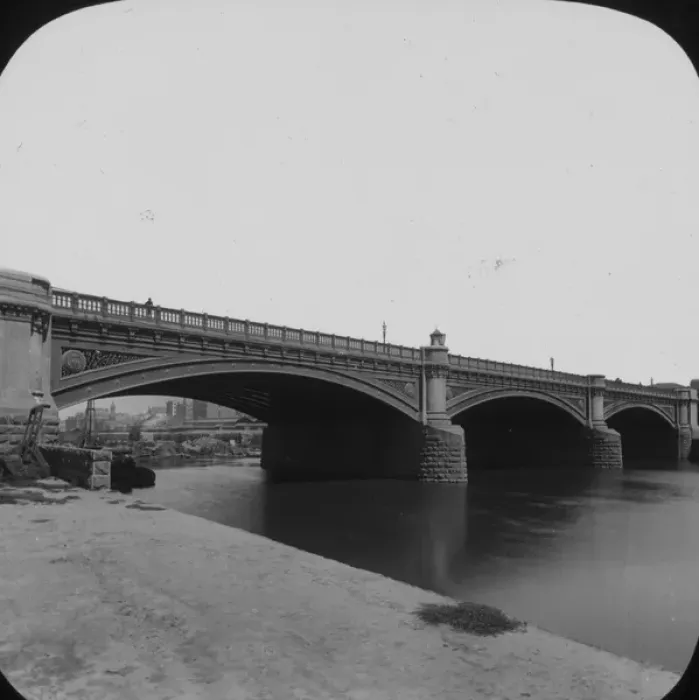 Framed Print : Princes Bridge, East Side, viewed from South Melbourne Framed Print : Princes Bridge, East Side, viewed from South Melbourne