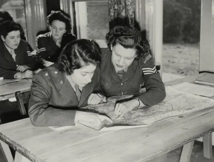 Framed Print : Princess Elizabeth at map reading class, 1945 Framed Print : Princess Elizabeth at map reading class, 1945