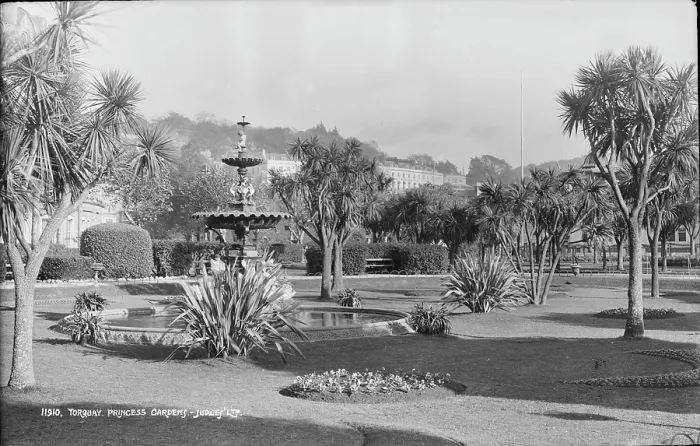 Framed Print : Princess Gardens in Torquay Framed Print : Princess Gardens in Torquay