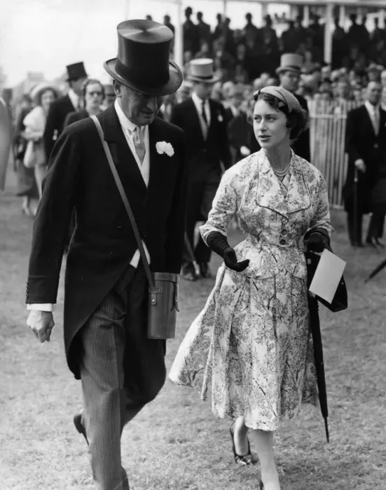 Framed Print : Princess Margaret at the Derby, 1955 Framed Print : Princess Margaret at the Derby, 1955