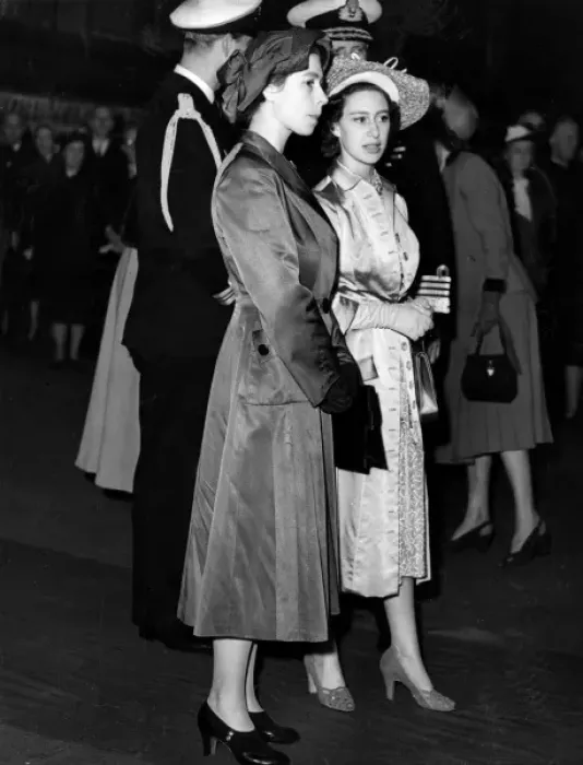 Framed Print : Princesses Elizabeth and Margaret, 1951 Framed Print : Princesses Elizabeth and Margaret, 1951
