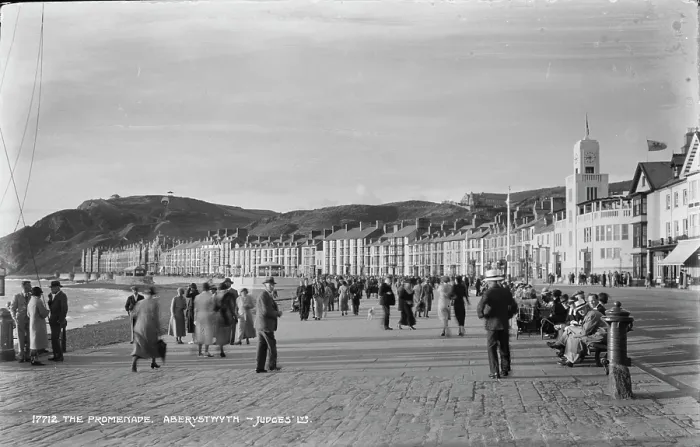 Framed Print : The Promenade, Aberystwyth Framed Print : The Promenade, Aberystwyth