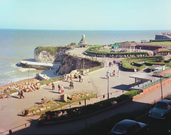 Framed Print : The promenade and bandstand, Broadstairs Framed Print : The promenade and bandstand, Broadstairs