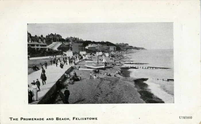 Framed Print : The Promenade & Beach, Felixstowe, Suffolk Framed Print : The Promenade & Beach, Felixstowe, Suffolk