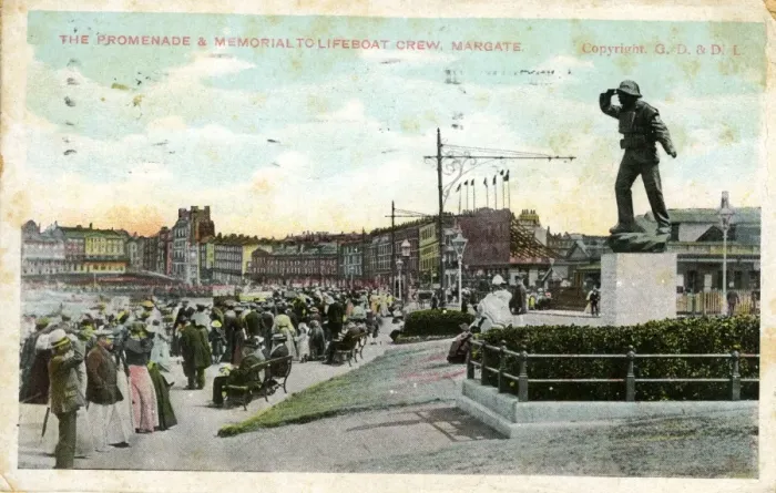 Framed Print : Promenade & Memorial to Lifeboat Crew, Margate, Kent Framed Print : Promenade & Memorial to Lifeboat Crew, Margate, Kent