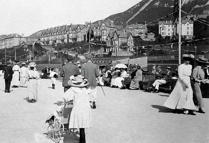 Framed Print : The Promenade, Penmaenmawr early 1900's Framed Print : The Promenade, Penmaenmawr early 1900's