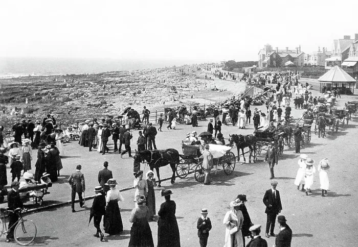 Framed Print : The Promenade, Porthcawl early 1900's Framed Print : The Promenade, Porthcawl early 1900's