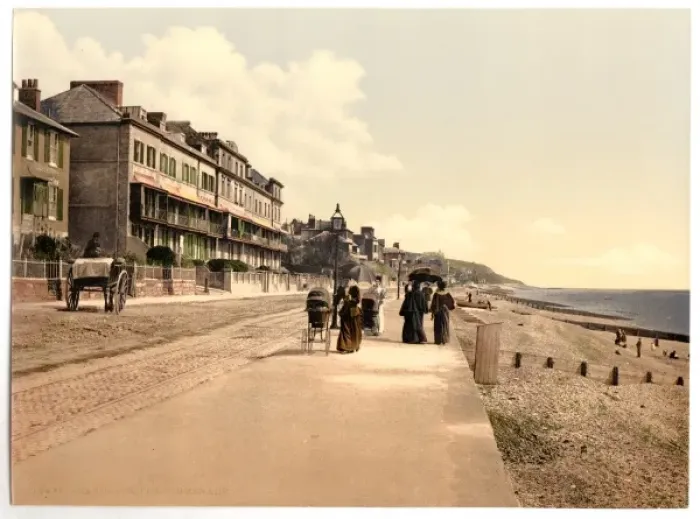 Framed Print : The promenade, Sandgate, England Framed Print : The promenade, Sandgate, England