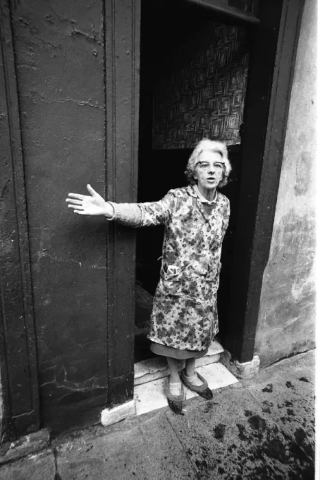 Framed Print : Protestant woman, Belfast, Northern Ireland Framed Print : Protestant woman, Belfast, Northern Ireland