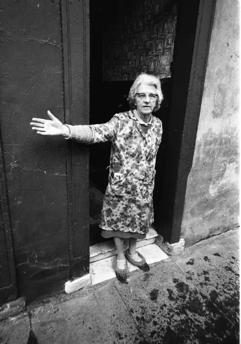 Framed Print : Protestant woman, Belfast, Northern Ireland Framed Print : Protestant woman, Belfast, Northern Ireland
