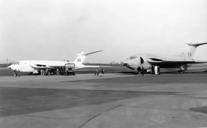 Framed Print : Prototype Handley Page Victor B2 XH668 Framed Print : Prototype Handley Page Victor B2 XH668