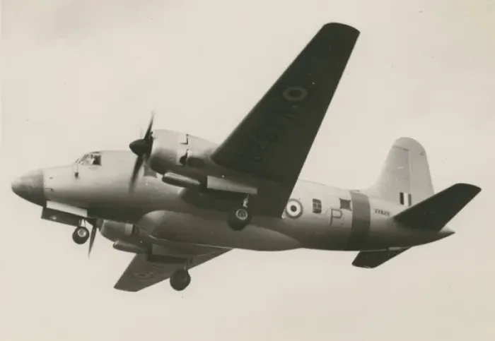 Framed Print : The prototype Vickers Type 668 Varsity, VX828 Framed Print : The prototype Vickers Type 668 Varsity, VX828