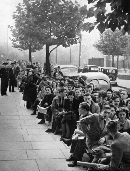 Framed Print : Public queuing to see Faust, 1939 Framed Print : Public queuing to see Faust, 1939