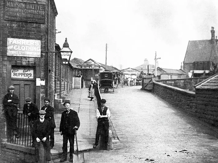 Framed Print : Pudsey Railway Station early 1900s Framed Print : Pudsey Railway Station early 1900s