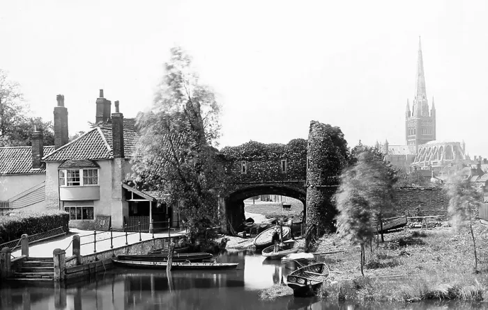 Framed Print : Pulls Ferry, Norwich Framed Print : Pulls Ferry, Norwich