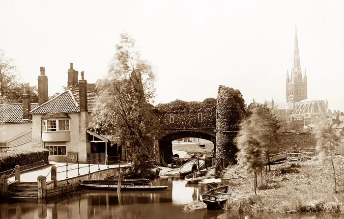 Framed Print : Pulls Ferry, Norwich, Victorian period Framed Print : Pulls Ferry, Norwich, Victorian period