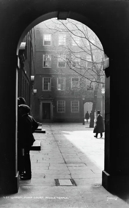 Framed Print : Pump Court, Middle Temple, London Framed Print : Pump Court, Middle Temple, London