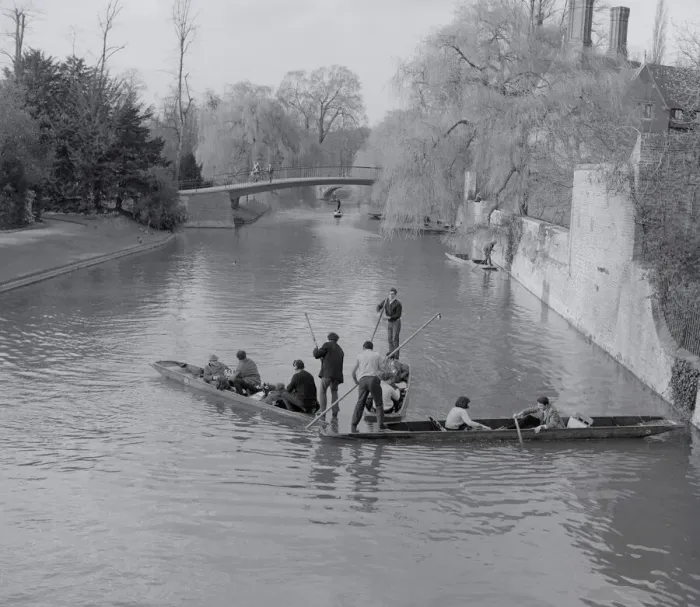 Framed Print : Punters. Punts on colision course River Cam Cambridge England Date: circa 1960 Framed Print : Punters. Punts on colision course River Cam Cambridge England Date: circa 1960
