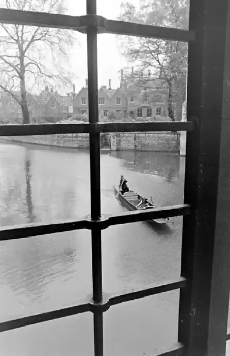 Framed Print : Punting on the river, Cambridge University Framed Print : Punting on the river, Cambridge University