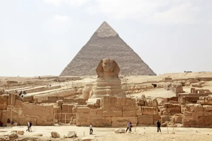 Framed Print : Pyramid of Khafre and the Sphinx in Cairo, Egypt Framed Print : Pyramid of Khafre and the Sphinx in Cairo, Egypt