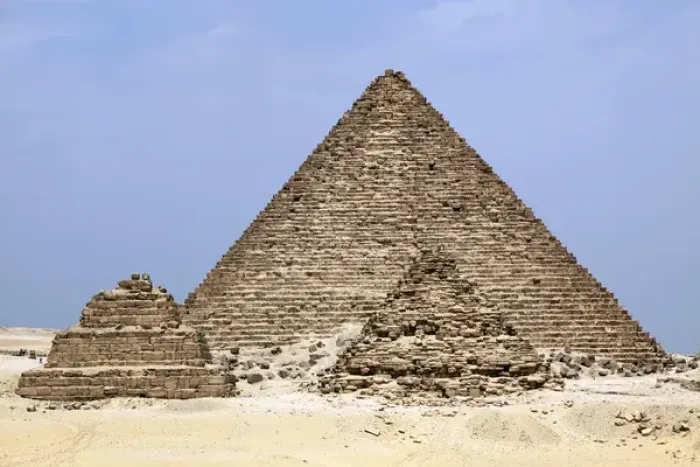 Framed Print : Pyramid of Menkaure in Cairo, Egypt Framed Print : Pyramid of Menkaure in Cairo, Egypt