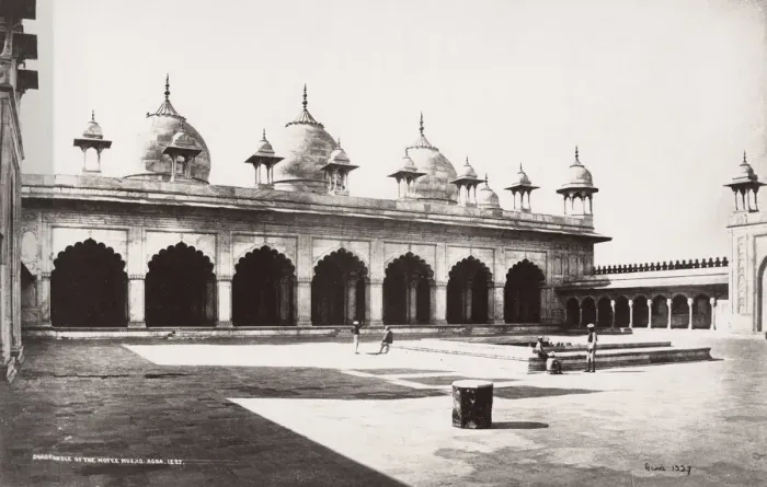 Framed Print : Quadrangle of the Moti Masjid, Agra, india Framed Print : Quadrangle of the Moti Masjid, Agra, india
