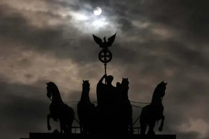 Framed Print : Quadriga by Johann Gottfried Schadow (1764-1850). Backlight Framed Print : Quadriga by Johann Gottfried Schadow (1764-1850). Backlight