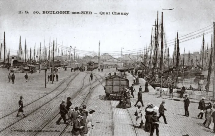 Framed Print : Quai Chanzy, Boulogne-sur-Mer, northern France Framed Print : Quai Chanzy, Boulogne-sur-Mer, northern France