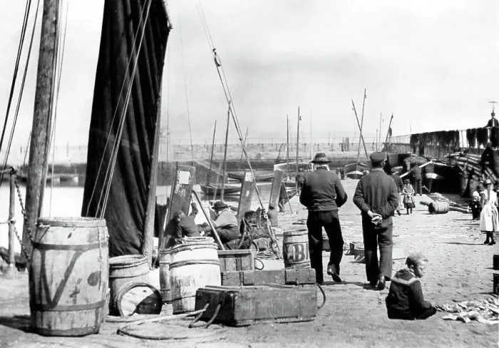 Framed Print : The Quay, Newhaven early 1900's Framed Print : The Quay, Newhaven early 1900's