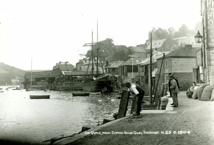Framed Print : The Quays from Custom House Quay, Salcombe, Devon Framed Print : The Quays from Custom House Quay, Salcombe, Devon