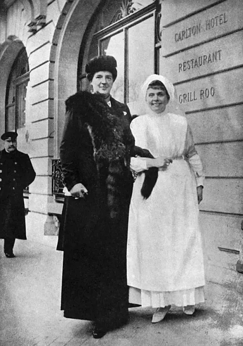 Framed Print : Queen Amelie of Portugal in Paris, WW1 Framed Print : Queen Amelie of Portugal in Paris, WW1