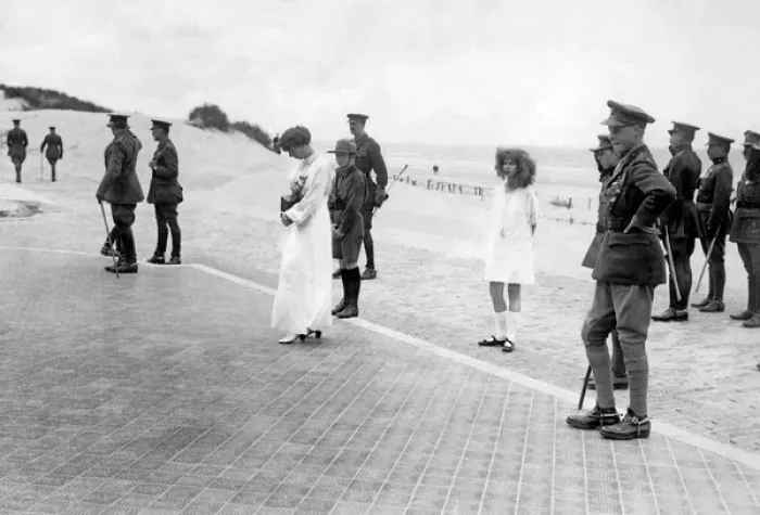 Framed Print : Queen of Belgium photographing presentation, WW1 Framed Print : Queen of Belgium photographing presentation, WW1