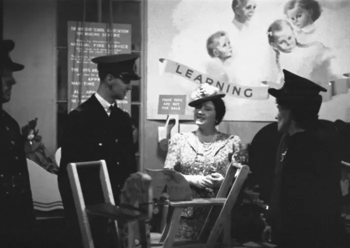 Framed Print : Queen Elizabeth at Harrods meeting NFS firefighters, WW2 Framed Print : Queen Elizabeth at Harrods meeting NFS firefighters, WW2