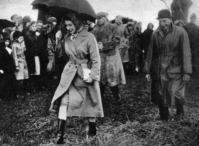 Framed Print : Queen Elizabeth II at the Badminton horse trials, 1959 Framed Print : Queen Elizabeth II at the Badminton horse trials, 1959