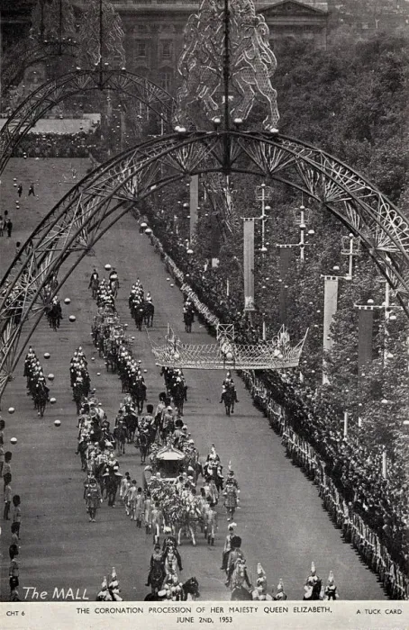 Framed Print : Queen Elizabeth II - Leaving the Palace - Coronation Framed Print : Queen Elizabeth II - Leaving the Palace - Coronation