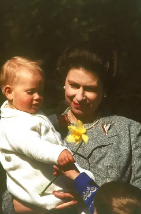 Framed Print : Queen Elizabeth II and Prince Edward, 1965 Framed Print : Queen Elizabeth II and Prince Edward, 1965