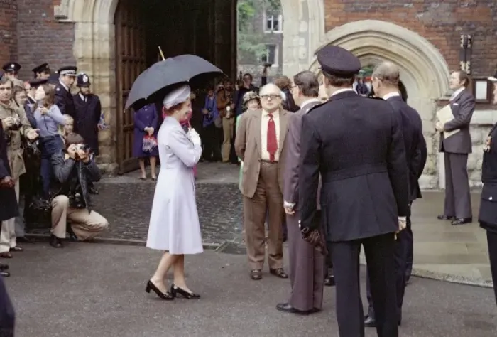 Framed Print : Queen Elizabeth II visiting the London Fire Brigade Framed Print : Queen Elizabeth II visiting the London Fire Brigade