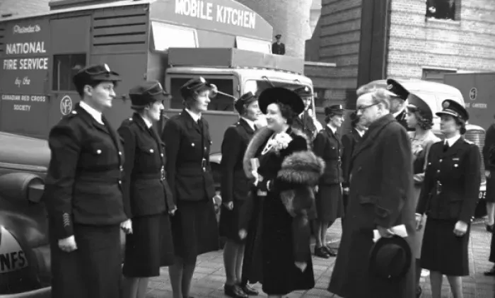 : Queen Elizabeth inspects firewomen on parade, WW2 : Queen Elizabeth inspects firewomen on parade, WW2