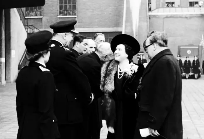 Framed Print : Queen Elizabeth meeting firewomen at Lambeth HQ, WW2 Framed Print : Queen Elizabeth meeting firewomen at Lambeth HQ, WW2