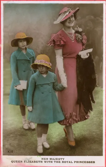 Framed Print : Queen Elizabeth with Princesses Elizabeth and Margaret Framed Print : Queen Elizabeth with Princesses Elizabeth and Margaret