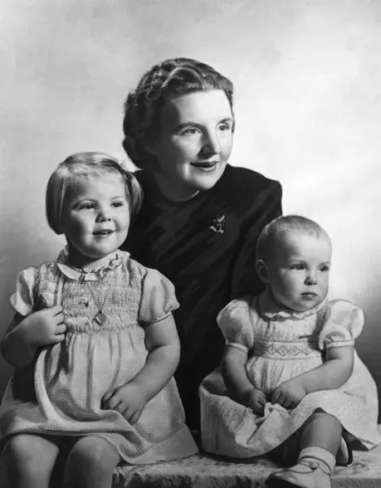 Framed Print : Queen Juliana of the Netherlands and children Framed Print : Queen Juliana of the Netherlands and children