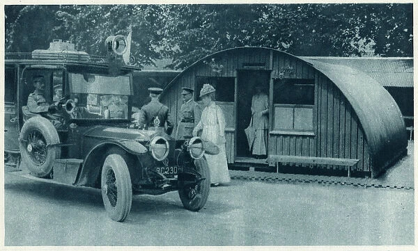 Queen Mary inspects a Nissen hut, 1917